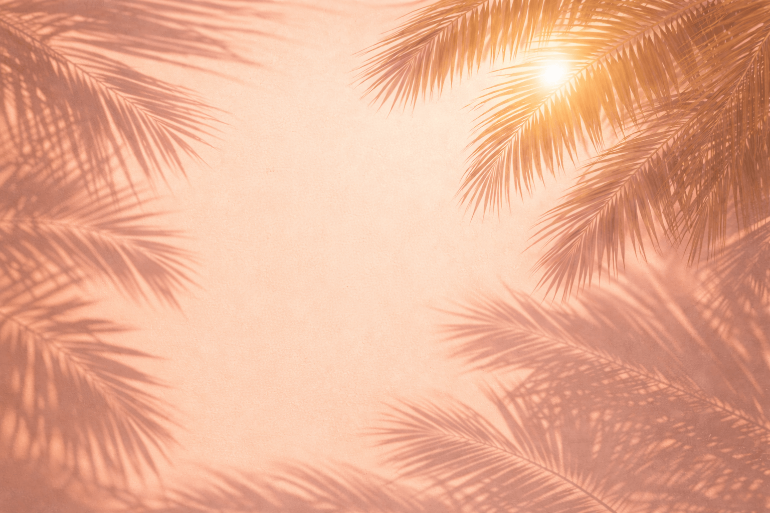 Modèle féminin dans un univers doux et poudré représentant un soin visage